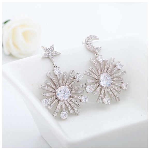 🎁 Swarovski Crystals Yaiza Sun Moon Earrings - Picture 5 of 5